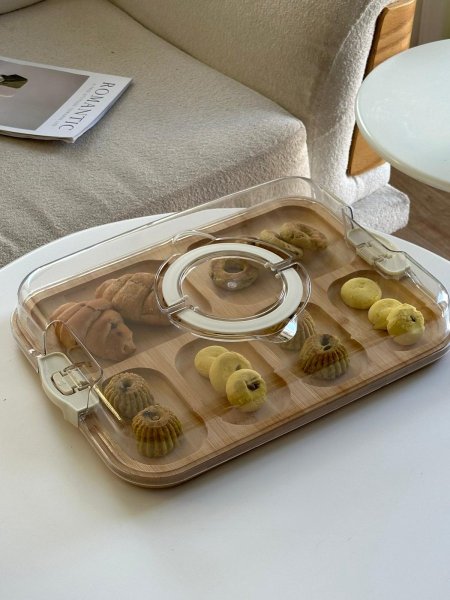 مضيفه خشب مع غطاء اكرلك