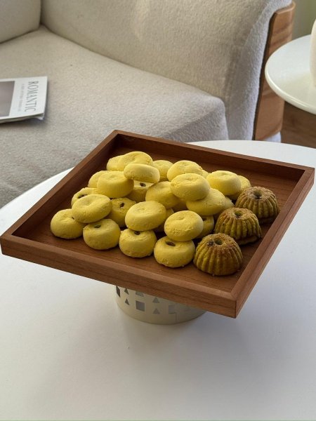 مضيفه خشب مربع مع قاعده