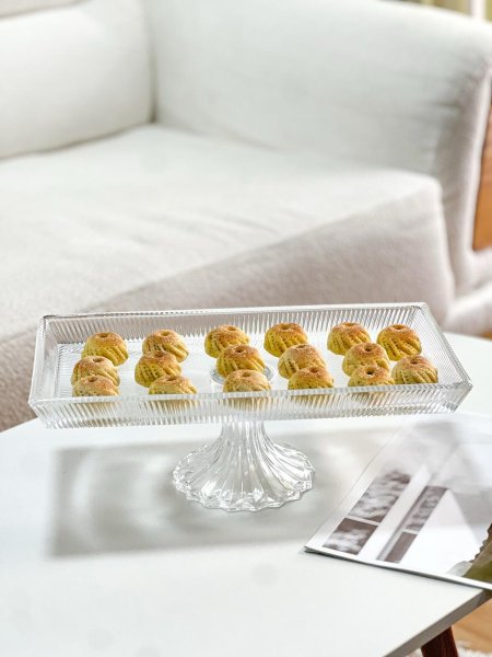 جاط فواكه محزز مع رجل