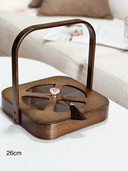 مضيفه +يد خشبي محروق 