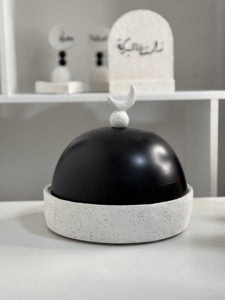 مضيفه جبصين غطاء اسود