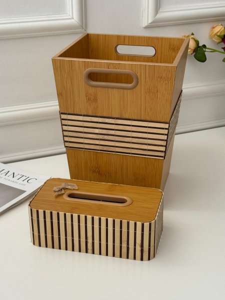 سطل مع بكيت محارم خشب