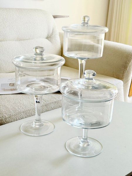 مضيفه عنق طويل