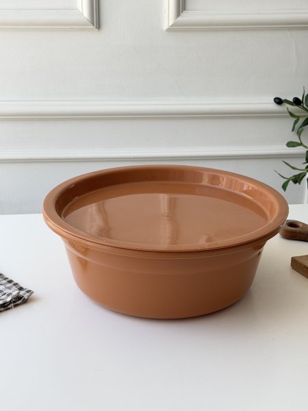 طشط بلاستك مدور مع غطاء (34 سم)