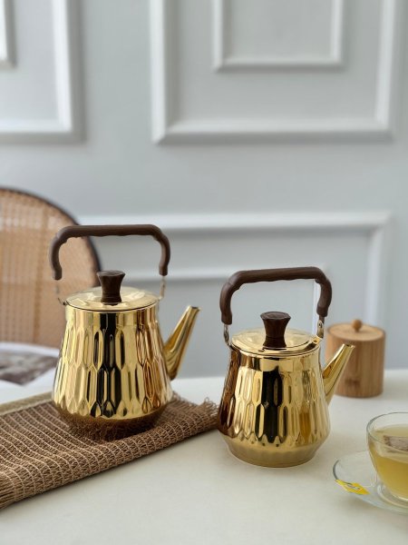ابريق شاي ذهبي يد بامبو