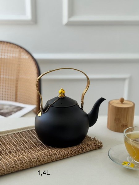 ابريق شاي يد ذهبي