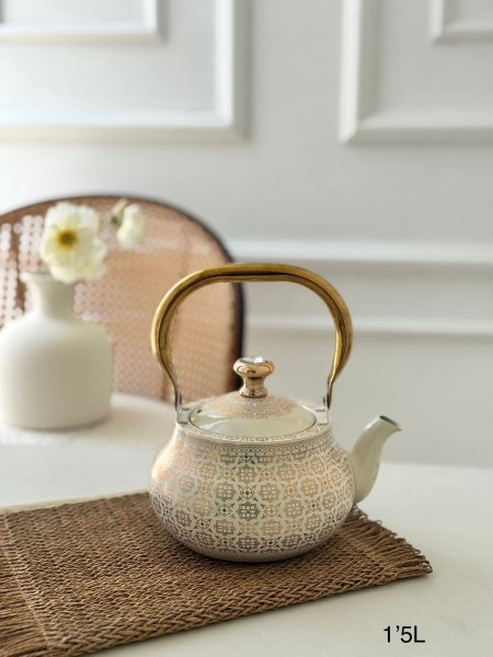 ابريق شاي مرسم يد ذهبي