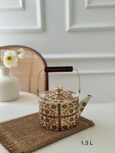 ابريق شاي مرسم يد بامبو ذهبي