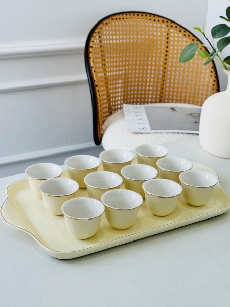 فناجين ساده/12مع صينيه امبر محزز مذهب