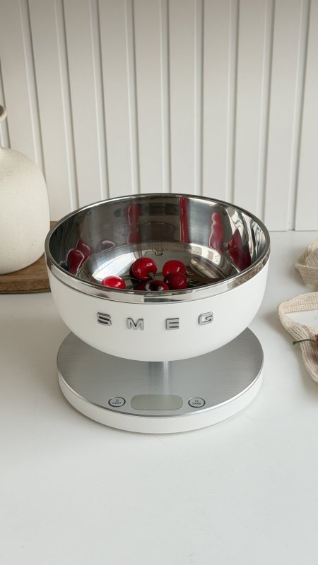 ميزان مطبخ إلكتروني رقمي مع وعاء ستانلس ستيل من SMEG