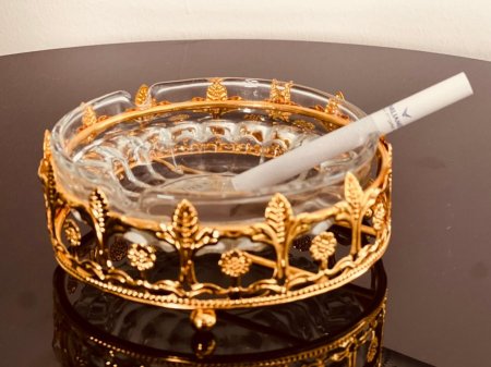 مكته زجاج  قاعده ذهبي  