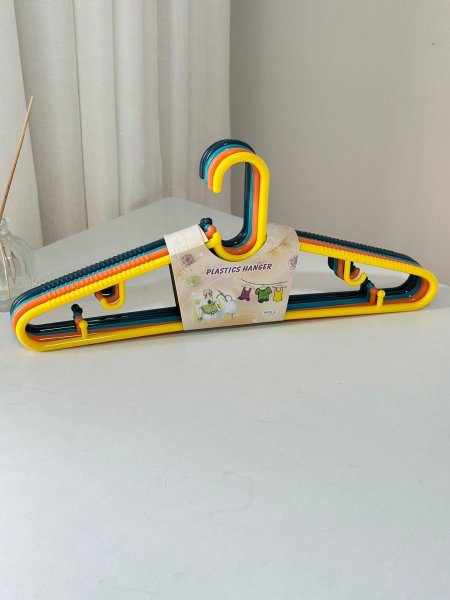 علاقه ملابس بلاستيك 